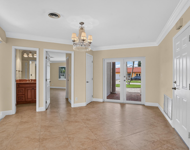 899 Granada Drive - Photo Thumbnail 2