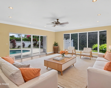 899 Granada Drive - Photo Thumbnail 4