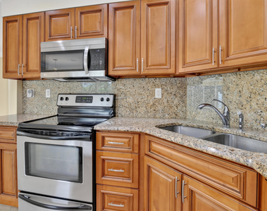 899 Granada Drive - Photo Thumbnail 11