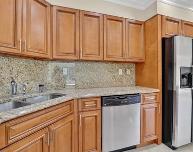 899 Granada Drive - Photo Thumbnail 10