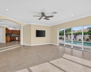 899 Granada Drive - Photo Thumbnail 7