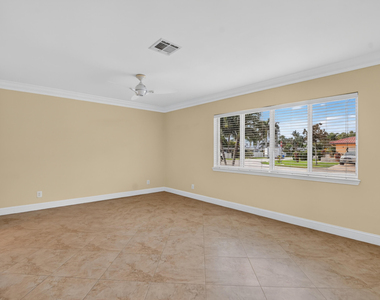 899 Granada Drive - Photo Thumbnail 13