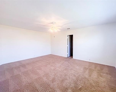 8929 Sagebrush Trail - Photo Thumbnail 12