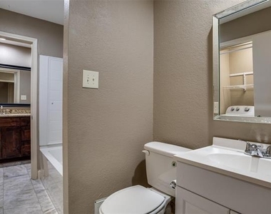 2917 Penny Lane - Photo Thumbnail 9