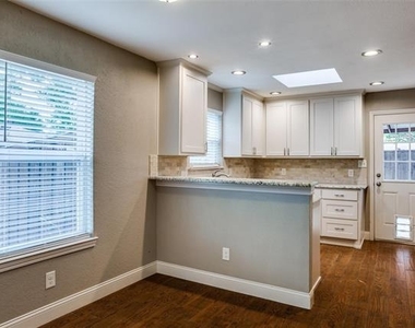 2917 Penny Lane - Photo Thumbnail 4