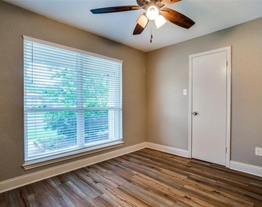 2917 Penny Lane - Photo Thumbnail 10