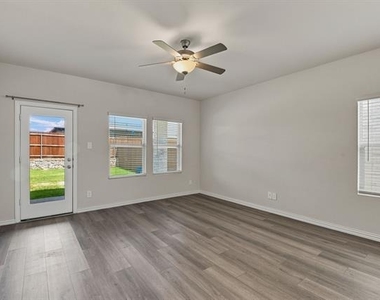810 Honeydew Lane - Photo Thumbnail 16