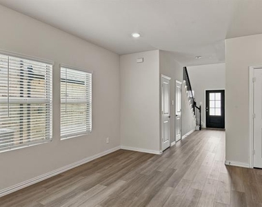 810 Honeydew Lane - Photo Thumbnail 9