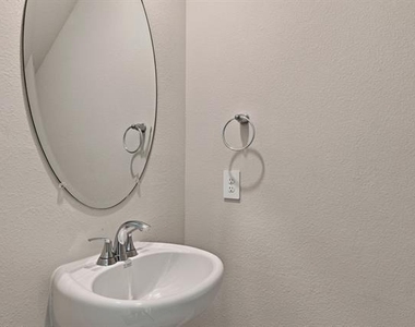 810 Honeydew Lane - Photo Thumbnail 5