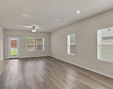 810 Honeydew Lane - Photo Thumbnail 8