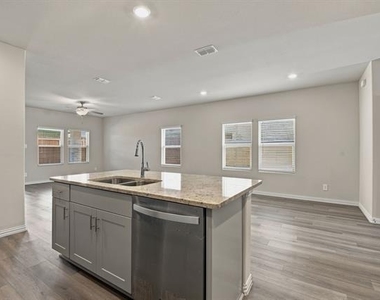 810 Honeydew Lane - Photo Thumbnail 13