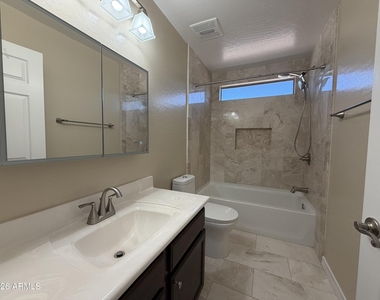 3950 W Roundabout Circle - Photo Thumbnail 14