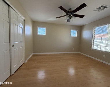3950 W Roundabout Circle - Photo Thumbnail 8