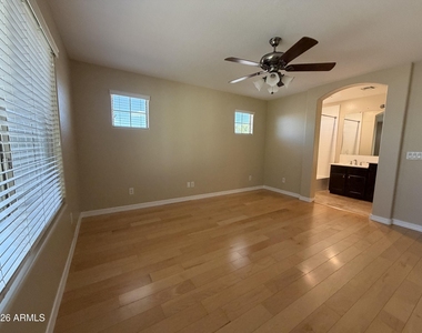 3950 W Roundabout Circle - Photo Thumbnail 9