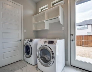 4211 Curtiss Drive - Photo Thumbnail 22