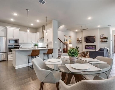 4211 Curtiss Drive - Photo Thumbnail 8