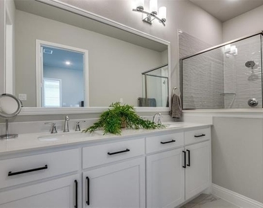 4211 Curtiss Drive - Photo Thumbnail 14