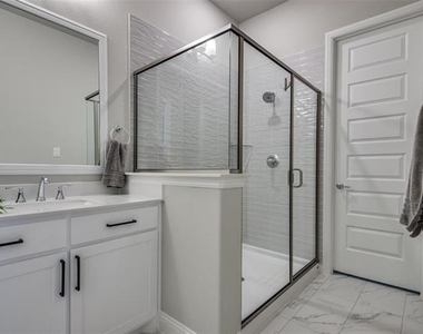 4211 Curtiss Drive - Photo Thumbnail 15