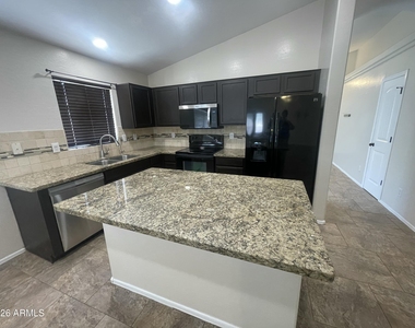 24403 N Oasis Boulevard - Photo Thumbnail 3