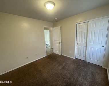 24403 N Oasis Boulevard - Photo Thumbnail 16