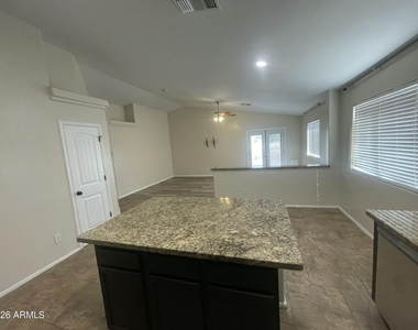 24403 N Oasis Boulevard - Photo Thumbnail 7