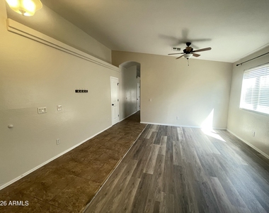 24403 N Oasis Boulevard - Photo Thumbnail 2