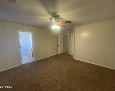 24403 N Oasis Boulevard - Photo Thumbnail 12