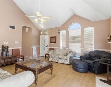 1701 Creekway Drive - Photo Thumbnail 4