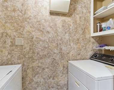 1701 Creekway Drive - Photo Thumbnail 10