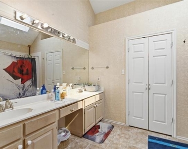 1701 Creekway Drive - Photo Thumbnail 21