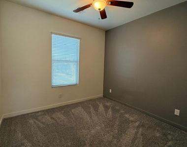 4038 E Erie Street - Photo Thumbnail 15