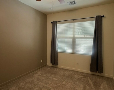 4038 E Erie Street - Photo Thumbnail 11