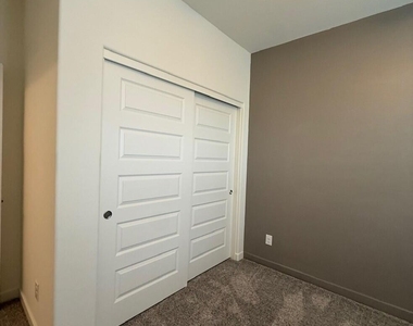 4038 E Erie Street - Photo Thumbnail 17