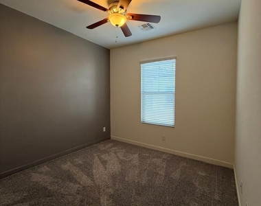 4038 E Erie Street - Photo Thumbnail 14