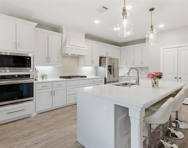 7217 Mantle Ridge Drive - Photo Thumbnail 10