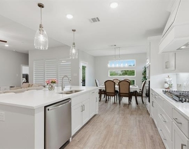 7217 Mantle Ridge Drive - Photo Thumbnail 12
