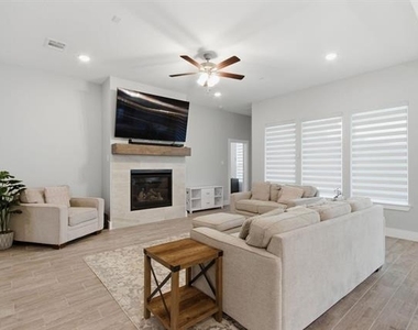 7217 Mantle Ridge Drive - Photo Thumbnail 5
