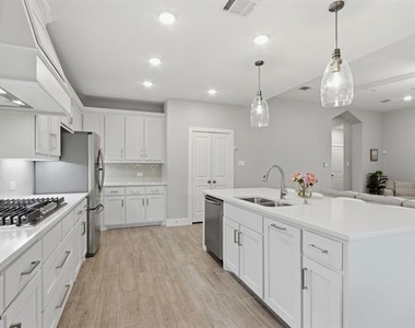 7217 Mantle Ridge Drive - Photo Thumbnail 11