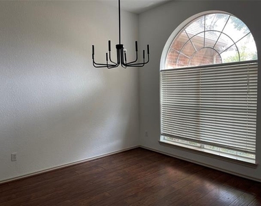 6030 Bentwood Drive - Photo Thumbnail 9