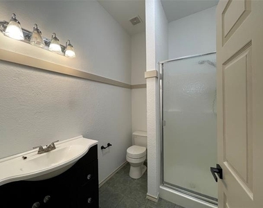 6030 Bentwood Drive - Photo Thumbnail 7