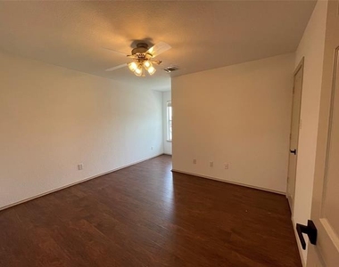 6030 Bentwood Drive - Photo Thumbnail 13