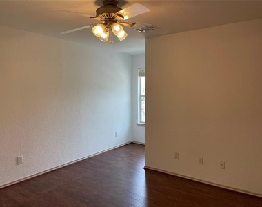 6030 Bentwood Drive - Photo Thumbnail 12