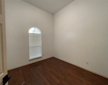 6030 Bentwood Drive - Photo Thumbnail 6