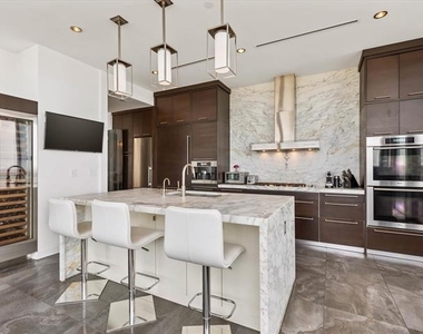 2900 Mckinnon Street - Photo Thumbnail 8