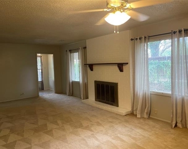 725 Elmwood Drive - Photo Thumbnail 2