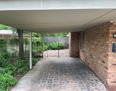 725 Elmwood Drive - Photo Thumbnail 14
