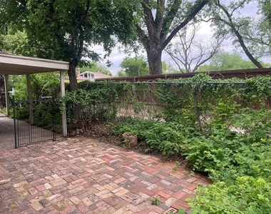 725 Elmwood Drive - Photo Thumbnail 17