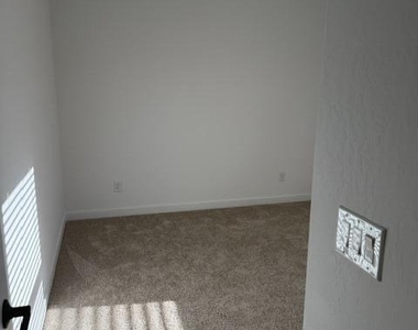 22863 E Watford Drive - Photo Thumbnail 19