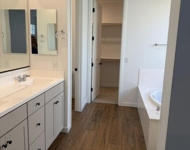 22863 E Watford Drive - Photo Thumbnail 9