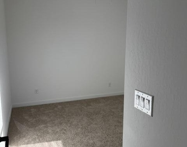 22863 E Watford Drive - Photo Thumbnail 22